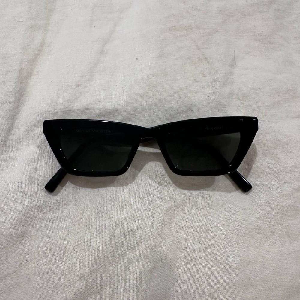 GENTLE MONSTER Black Cat-Eye Sunglasses
